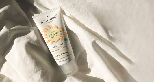 Crème à main pour peau sensible de ATTITUDE pour hydrater la peau pendant les mois froid de l'hiver