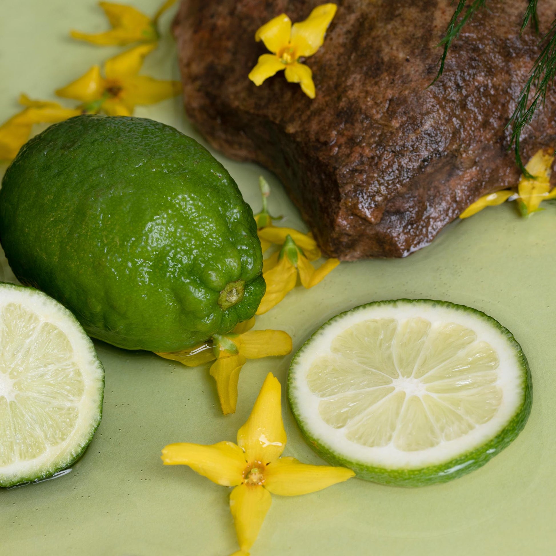 ATTITUDE Super Leaves Essential huile essentielle revitalisant nourrissant Bergamote et ylang-ylang_fr?_lifestyle? ALL_VARIANTS
